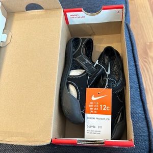 Nike Sunray protect kids shoes size 12